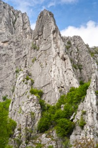 Roca vertical para escalar en Vratsa