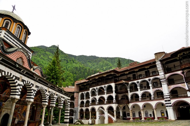 Patio del monasterio ortodoxo de Rila