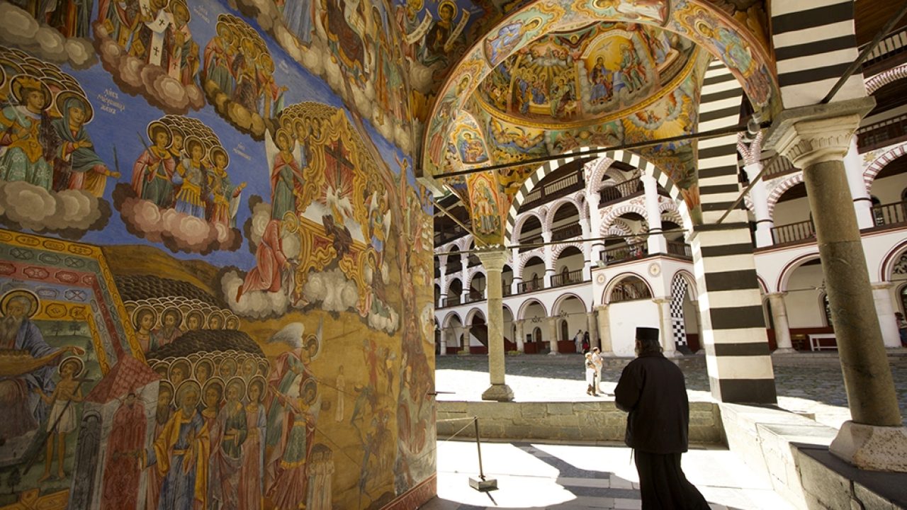 Monasterio de Rila en Bulgaria – senderismoeuropa.com