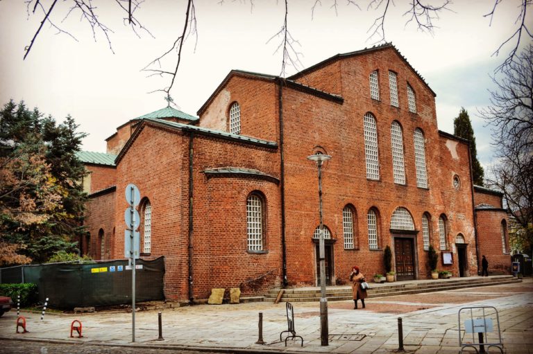 Iglesia de Santa Sofia con sus secretos en el sótano en la ciudad de Sofía